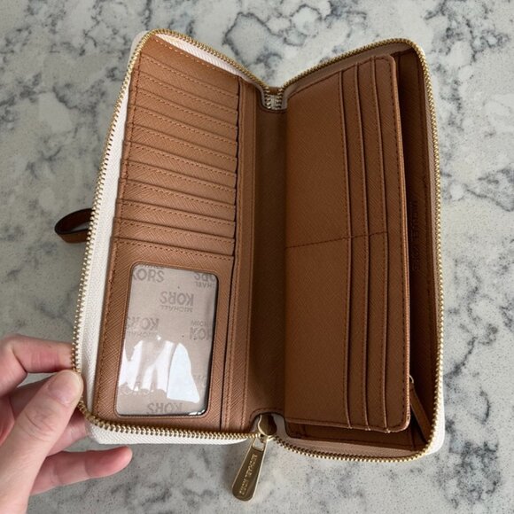 New Without Tags Michael Kors Wristlet - Picture 3 of 6